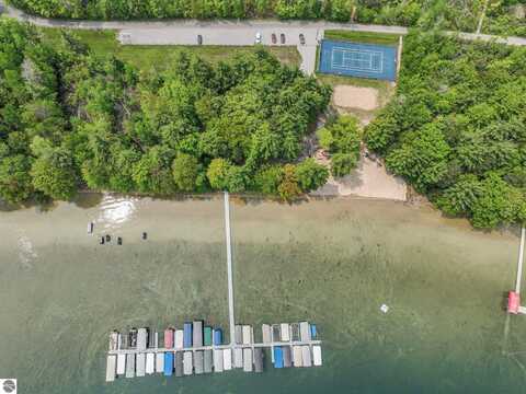 9111 Settlers Cove, Traverse City, MI 49684