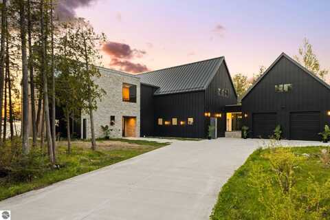 9371 Onominese Trail, Northport, MI 49670