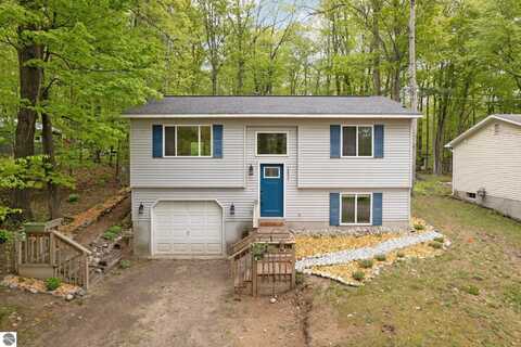 18864 Lakewood Circle, Lake Ann, MI 49650