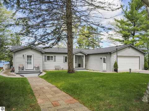 383 Finehout Drive, Traverse City, MI 49685