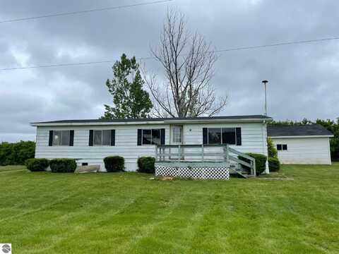 8055 S Castle Drive, Sheridan, MI 48884