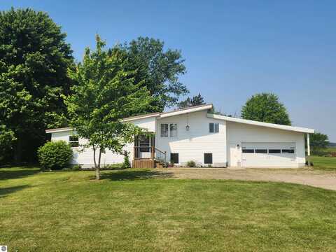 3075 N Barry Road, Breckenridge, MI 48615