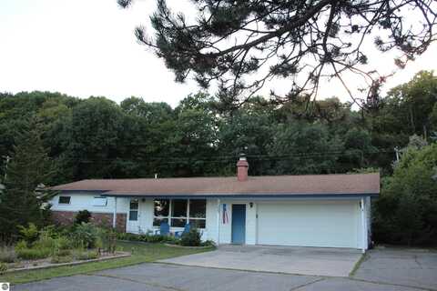 7222 S West Bay Shore Drive, Traverse City, MI 49684