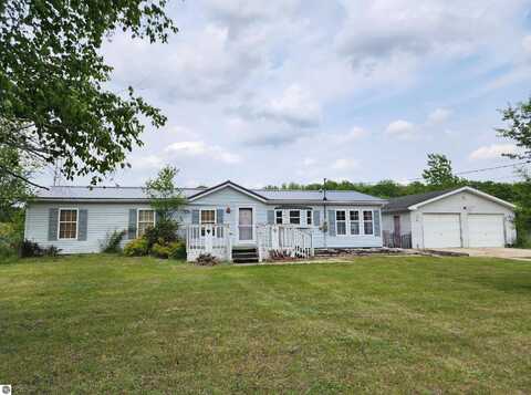 11636 W Madison Road, Riverdale, MI 48877