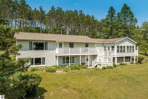 3218 Plum Valley Road NW, Alden, MI 49612