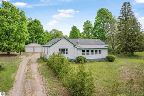 2433 E Traverse Highway, Traverse City, MI 49684