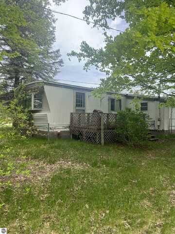 8713 Kingsley Road, Kingsley, MI 49649