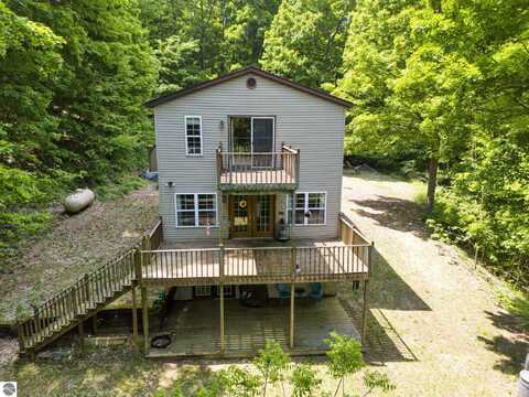 3721 W 18 Road, Mesick, MI 49668
