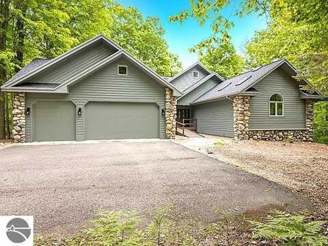 4492 Forest Trail, Bellaire, MI 49615