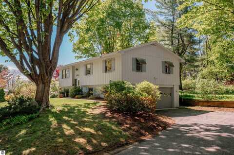 8173 Bel Cherrie Drive, Traverse City, MI 49686