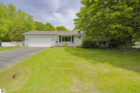 1190 Valley Drive, Traverse City, MI 49685