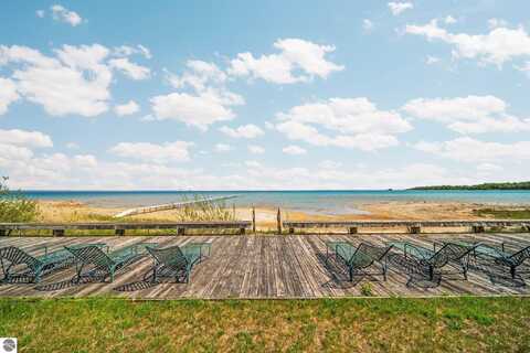 12150 N Seven Pines Road, Northport, MI 49670