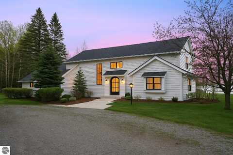 12150 N Seven Pines Road, Northport, MI 49670