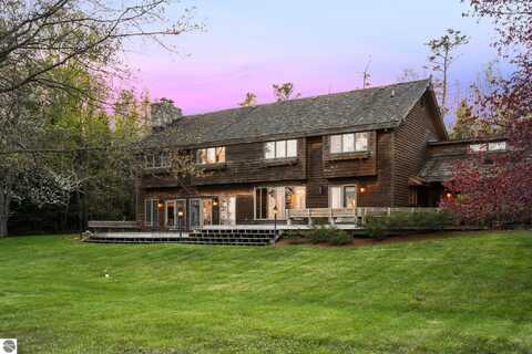 12150 N Seven Pines Road, Northport, MI 49670
