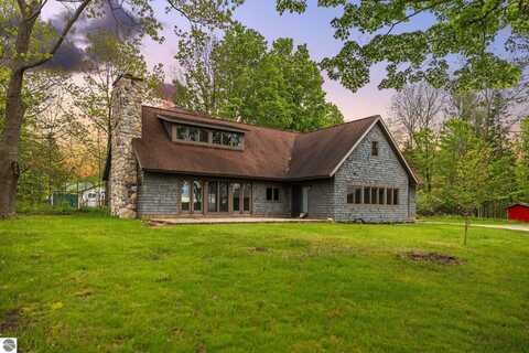 6675 Walker Street, Benzonia, MI 49616