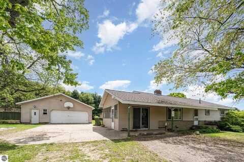 6770 N Crystal, Vestaburg, MI 48891