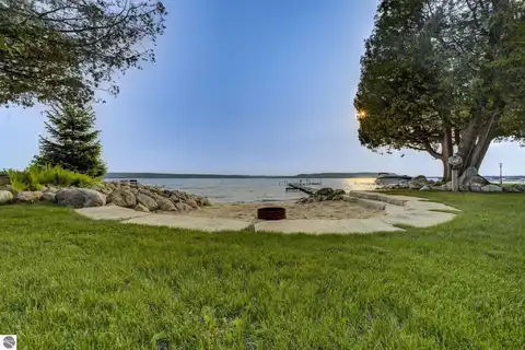 7620 S Dunns Farm Road, Glen Arbor, MI 49636
