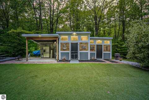 100 Fence Row Circle, Leroy, MI 49655