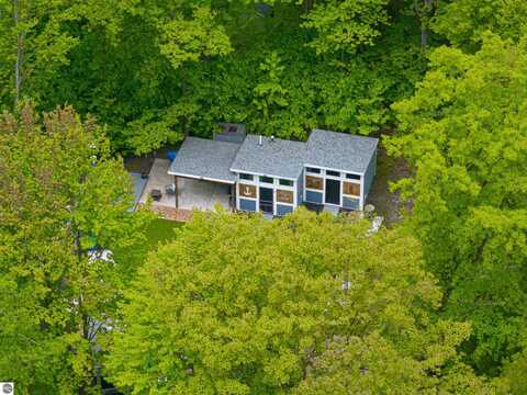 100 Fence Row Circle, Leroy, MI 49655