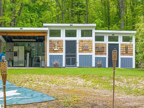 100 Fence Row Circle, Leroy, MI 49655