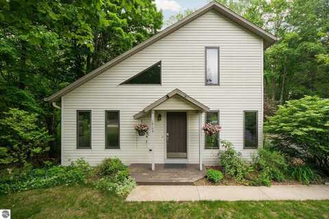 10129 Deerpath South, Traverse City, MI 49685