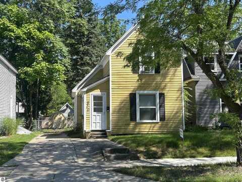 829 E Eighth, Traverse City, MI 49686