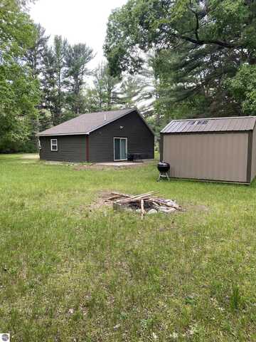9818 Rapid City Road NW, Rapid City, MI 49676