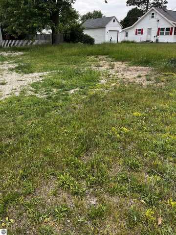 1302 Walnut Street, Cadillac, MI 49601