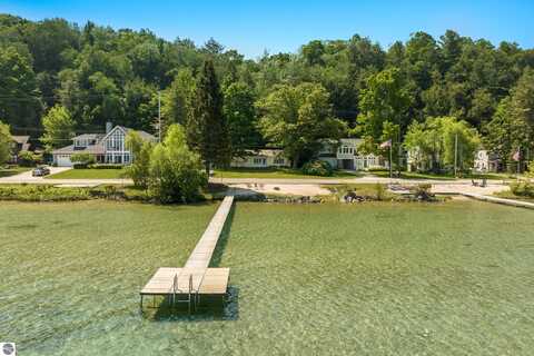 1765 South Shore East, Frankfort, MI 49635