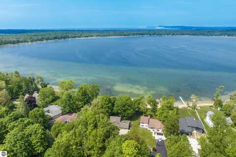 4123 Birch Drive, Honor, MI 49640