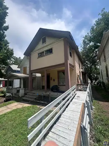 214 SW Harrison ST, Topeka, KS 66604