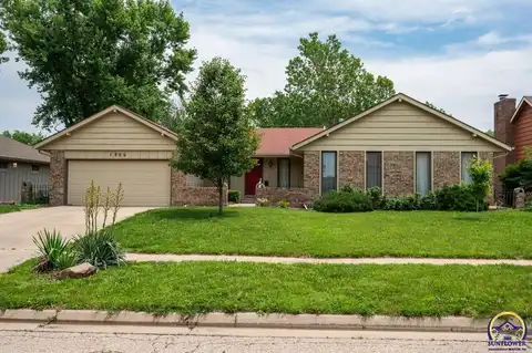 1806 SW Arrowhead RD, Topeka, KS 66604