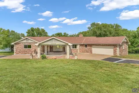 2040 SW Cottonwood LN, Topeka, KS 66615