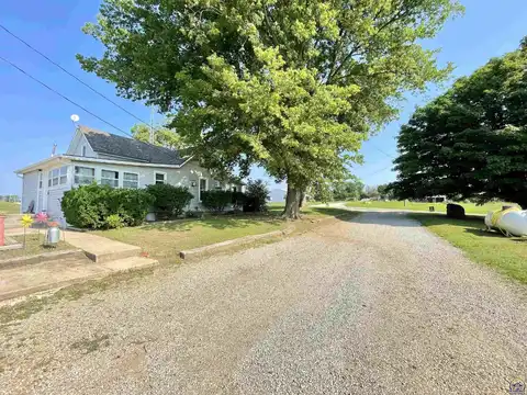 6681 74th St, Meriden, KS 66512
