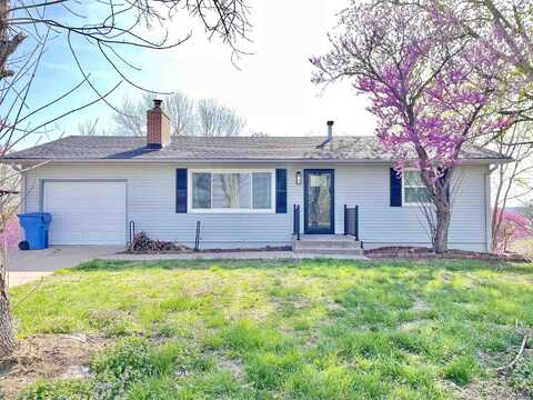 524 Sioux DR, Ozawkie, KS 66070