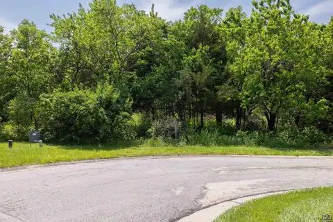 SW 43rd Ct, Topeka, KS 66610