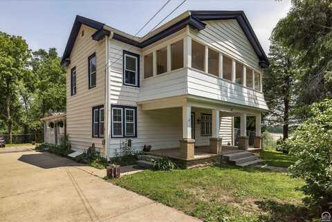 318 E Ninth St, Holton, KS 66436