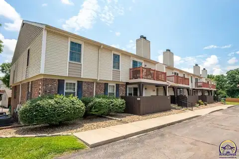3001 SW Maupin LN, Topeka, KS 66614