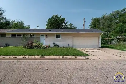 2107 SW 71st St, Topeka, KS 66619