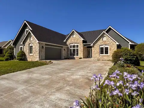 5133 NW Arroyo DR, Topeka, KS 66618