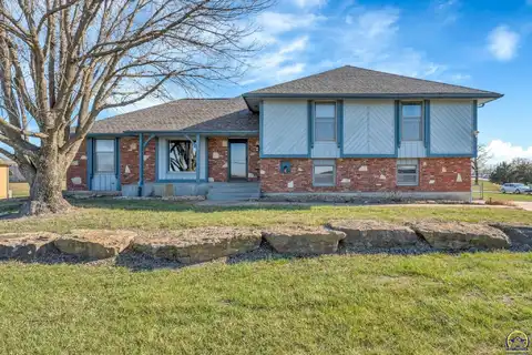 8417 SW 21st St, Topeka, KS 66615