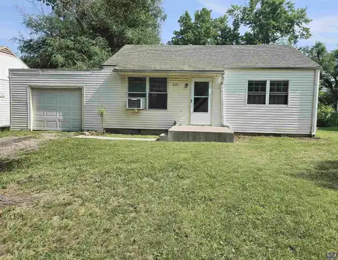 820 SE Pinecrest DR, Topeka, KS 66605