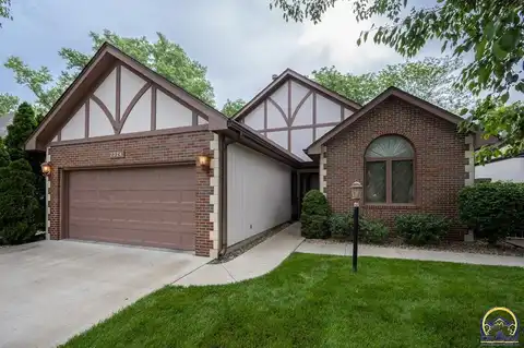 2324 SW Brookhaven LN, Topeka, KS 66614