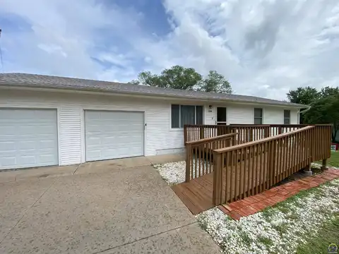 2646 NE Spring Creek DR, Topeka, KS 66617