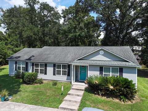112 Henry's Rd., Thomasville, GA 31792