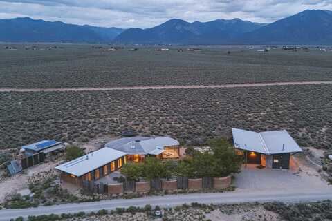 57 Cielo Dulce, Taos, NM 87529