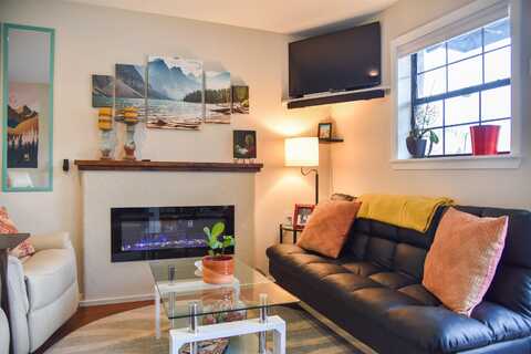 113 High St W, Red River, NM 87558