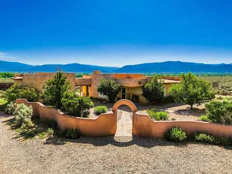 4 Calle Angelo, Ranchos de Taos, NM 87557