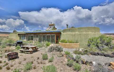 13 South Lemuria, Tres Piedras, NM 87577