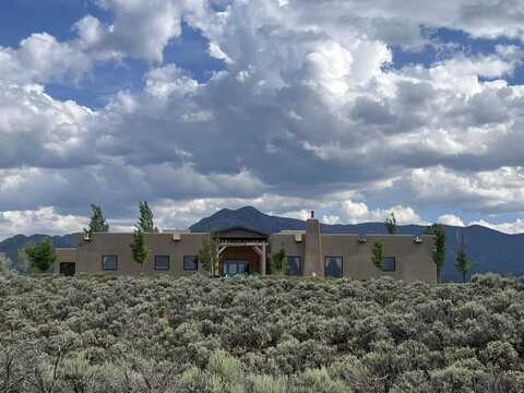 8 Golf Course Drive, Ranchos de Taos, NM 87557
